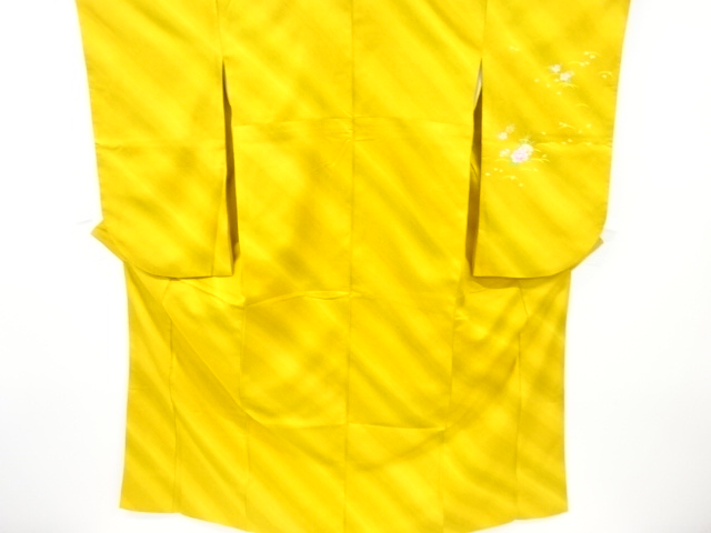 芝草に牡丹・桜模様二尺袖着物